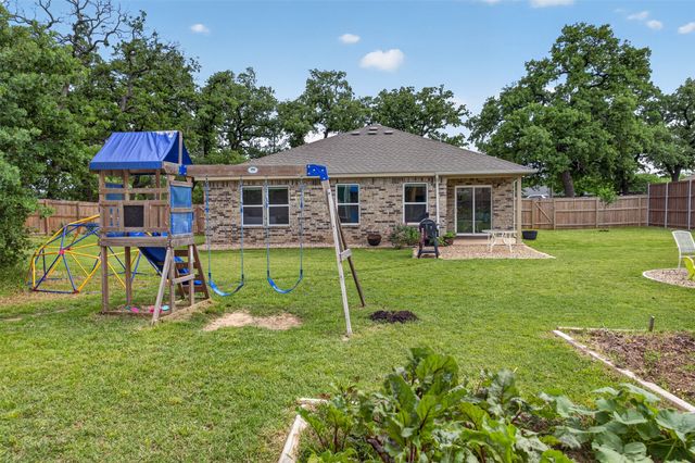 901 E 3rd Street, Springtown, TX 76082