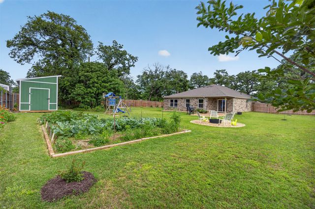 901 E 3rd Street, Springtown, TX 76082