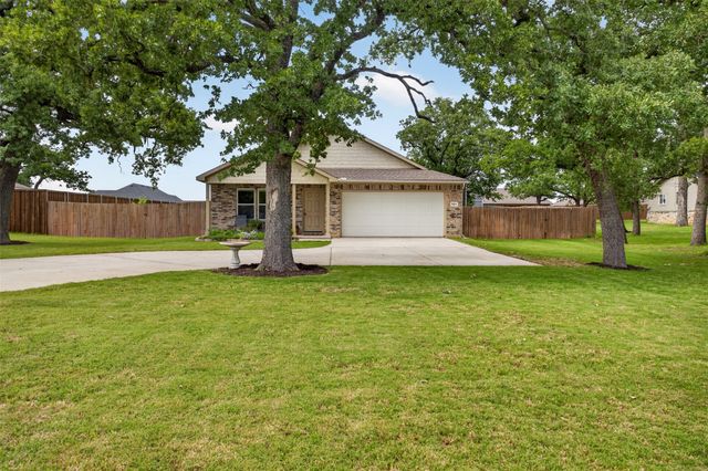 901 E 3rd Street, Springtown, TX 76082