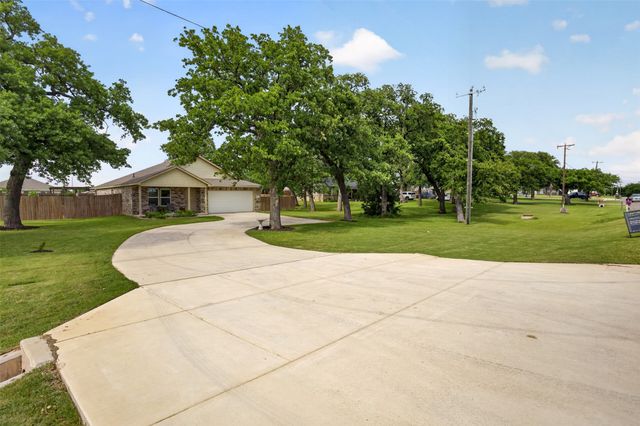 901 E 3rd Street, Springtown, TX 76082