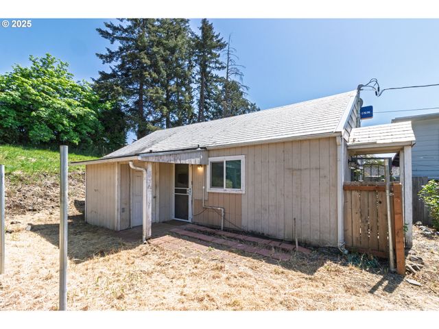 1619 Nw MULHOLLAND Dr, Roseburg, OR 97470