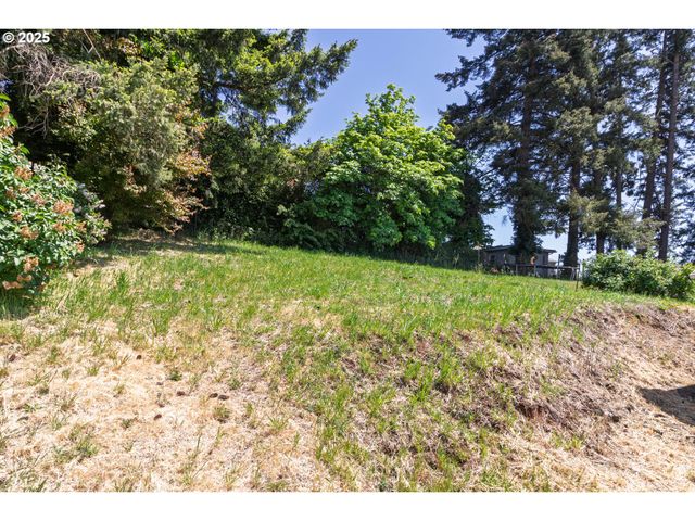 1619 Nw MULHOLLAND Dr, Roseburg, OR 97470