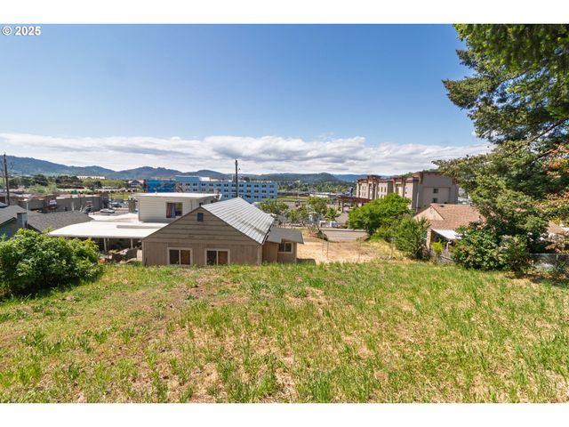 1619 Nw MULHOLLAND Dr, Roseburg, OR 97470