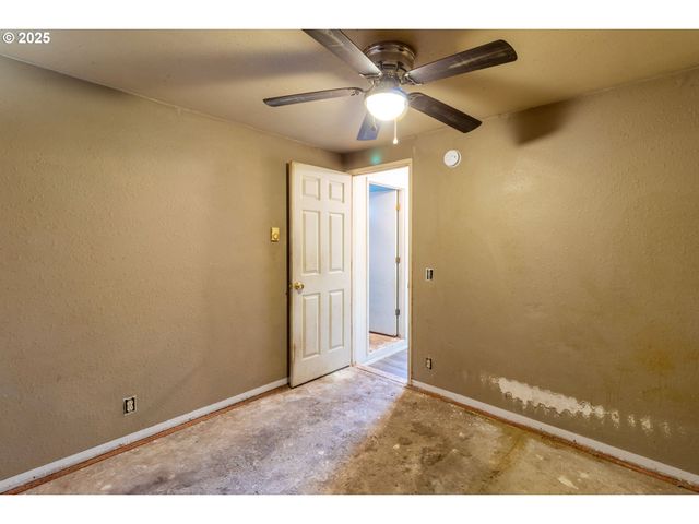1619 Nw MULHOLLAND Dr, Roseburg, OR 97470