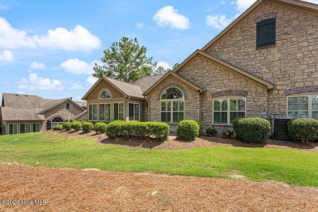 103 E Chelsea Court, Southern Pines, NC 28387