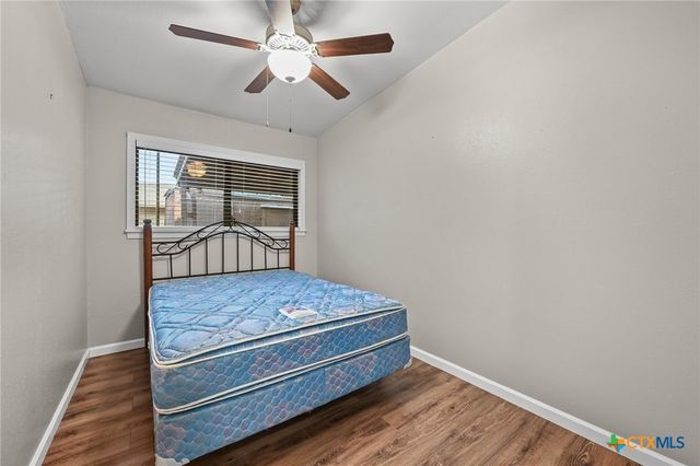 102 Rivercrest Drive, Luling, TX 78648