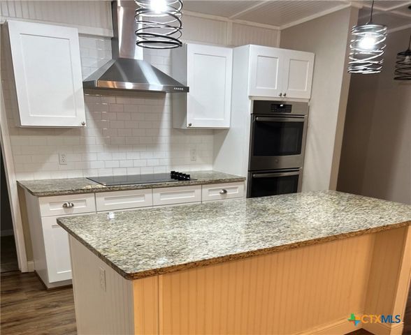 102 Rivercrest Drive, Luling, TX 78648