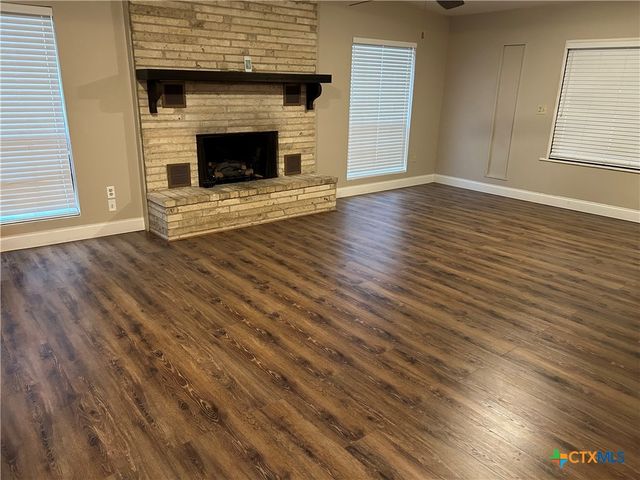 102 Rivercrest Drive, Luling, TX 78648