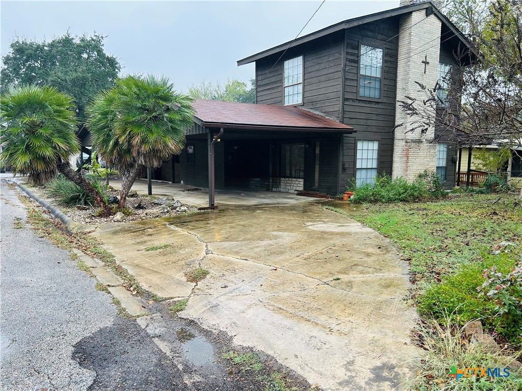 102 Rivercrest Drive, Luling, TX 78648