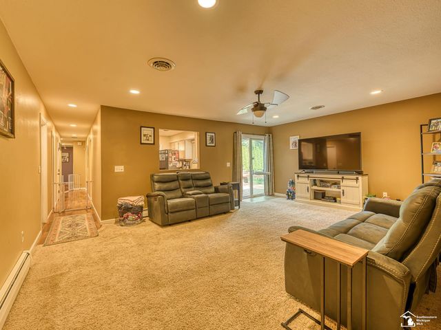 11650 Wells Road, Petersburg, MI 49270
