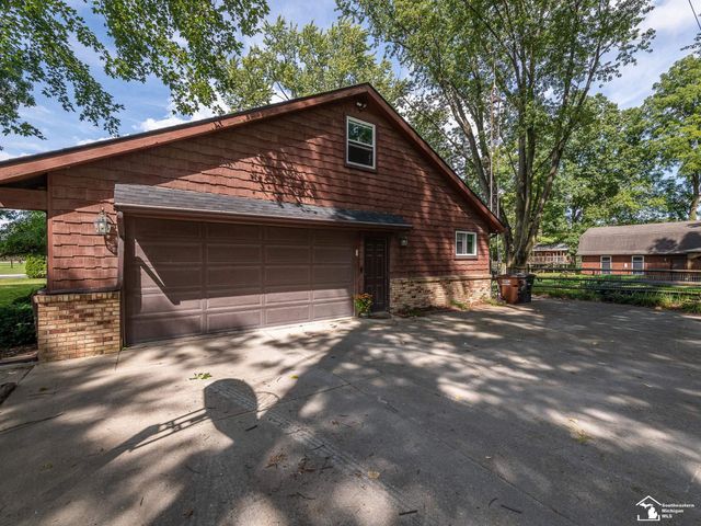 11650 Wells Road, Petersburg, MI 49270