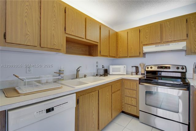 825 Center St 14B, Jupiter, FL 33458