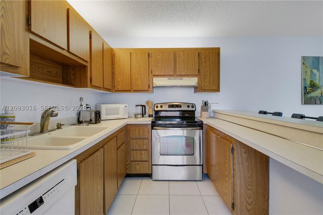 825 Center St 14B, Jupiter, FL 33458