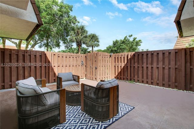 825 Center St 14B, Jupiter, FL 33458