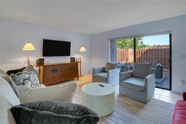 825 Center St 14B, Jupiter, FL 33458