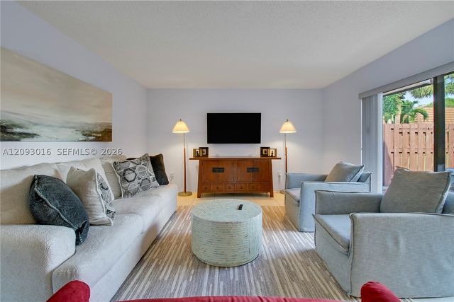 825 Center St 14B, Jupiter, FL 33458