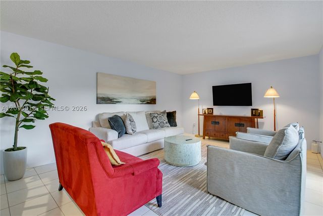 825 Center St 14B, Jupiter, FL 33458