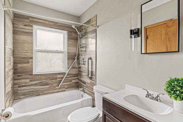 630 W Lombard Street, Davenport, IA 52803
