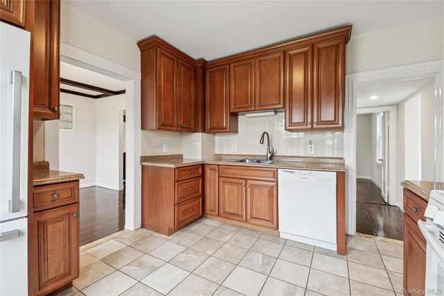 401 Ocean Avenue, Malverne, NY 11565