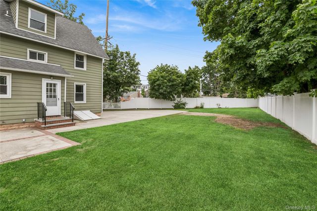401 Ocean Avenue, Malverne, NY 11565