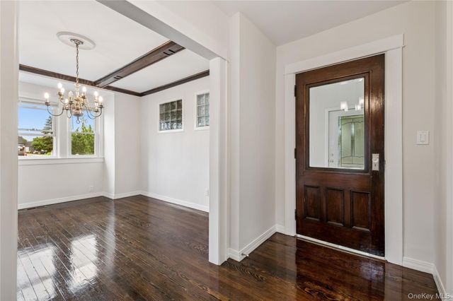 401 Ocean Avenue, Malverne, NY 11565