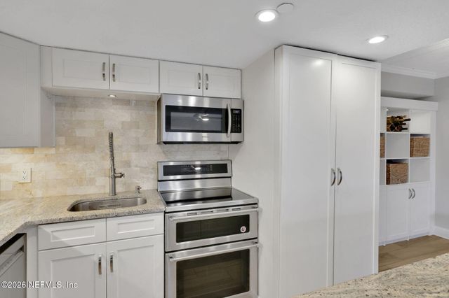 411 1ST Street S 202, Jacksonville Beach, FL 32250