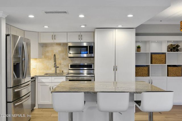 411 1ST Street S 202, Jacksonville Beach, FL 32250