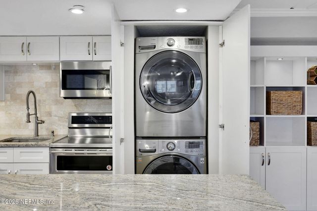 411 1ST Street S 202, Jacksonville Beach, FL 32250