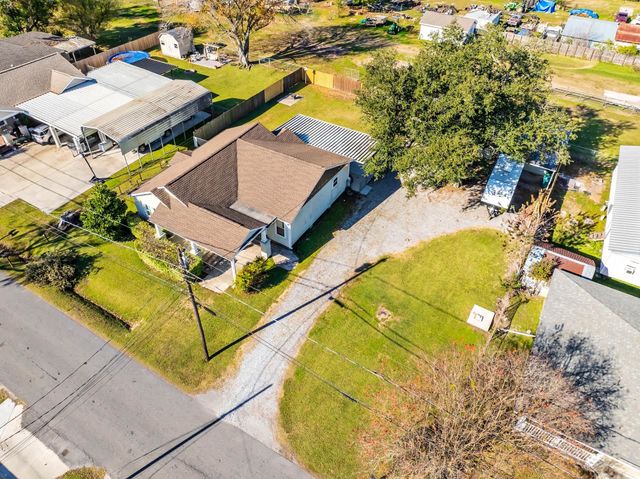118 St Ann St, Raceland, LA 70394