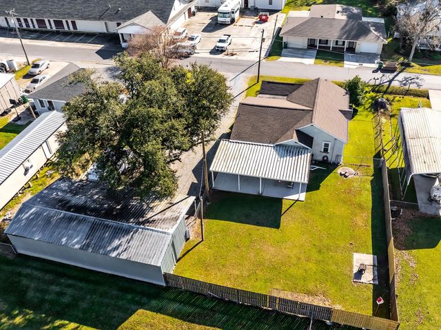 118 St Ann St, Raceland, LA 70394