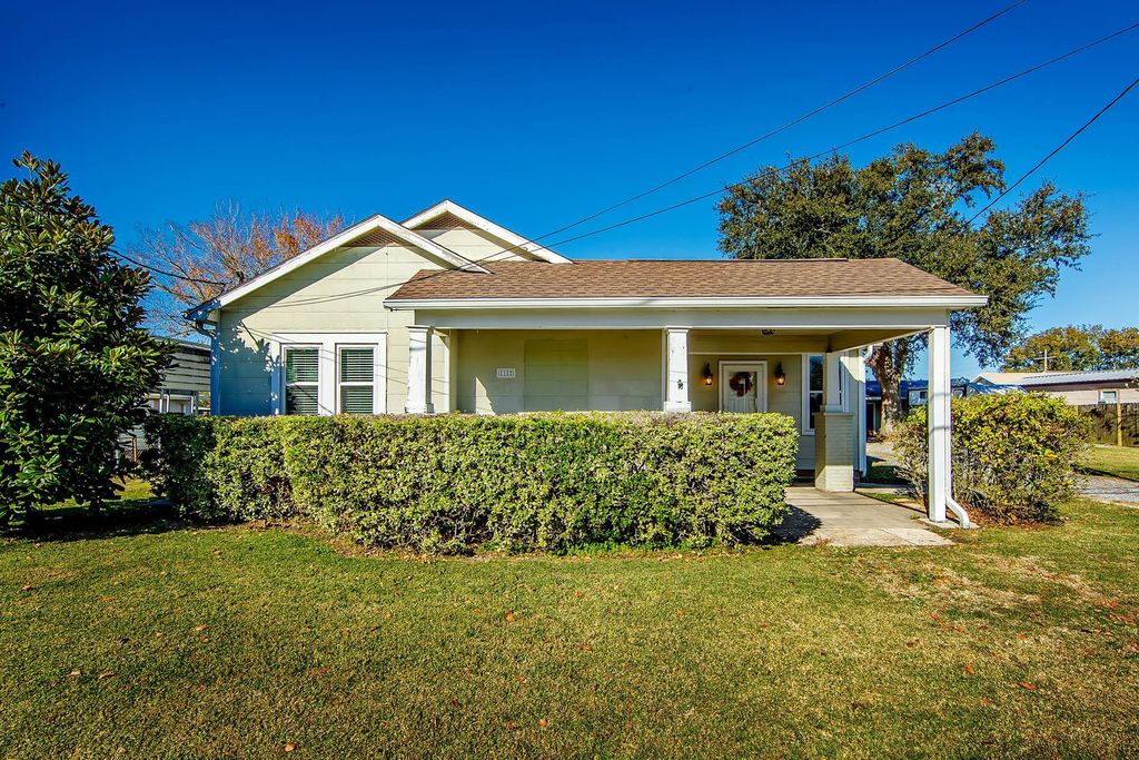118 St Ann St, Raceland, LA 70394
