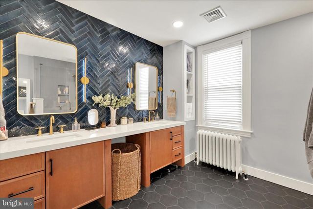 607 W CHESTNUT ST, Lancaster, PA 17603