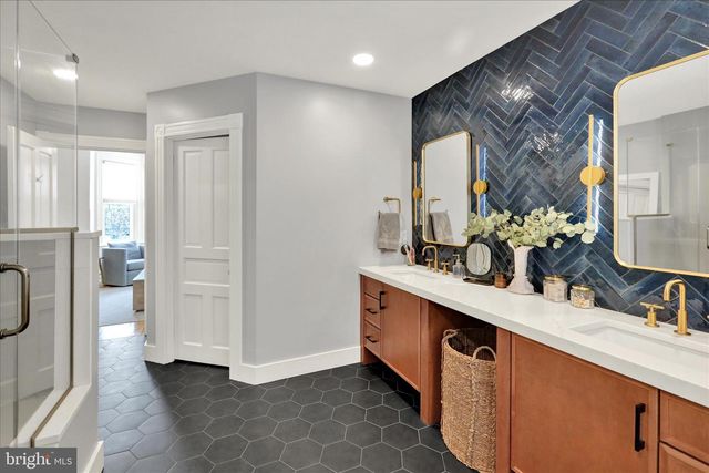 607 W CHESTNUT ST, Lancaster, PA 17603