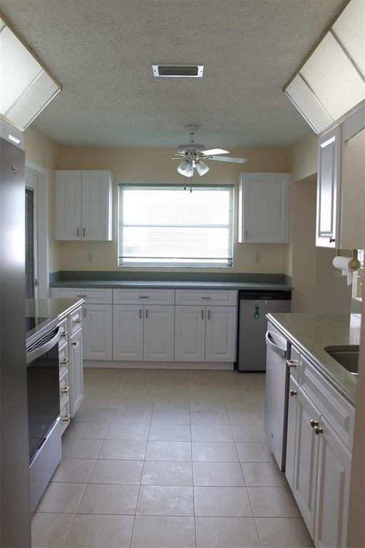 Image 9 of property listing at 3472 100TH AVENUE N, Pinellas Park, FL 33782