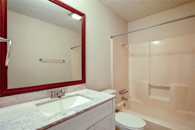8807 Pineridge DR A, Austin, TX 78729