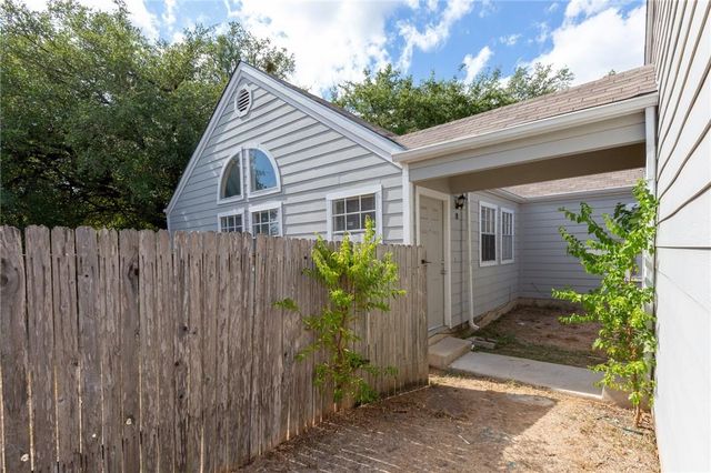 8807 Pineridge DR A, Austin, TX 78729