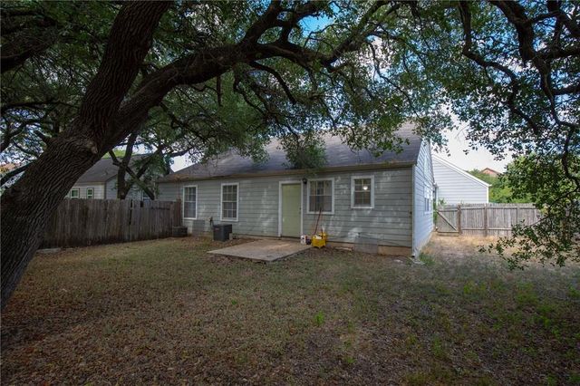 8807 Pineridge DR A, Austin, TX 78729