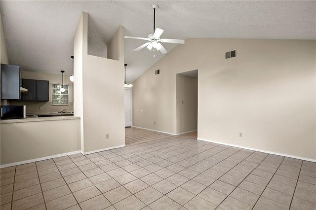 8807 Pineridge DR A, Austin, TX 78729