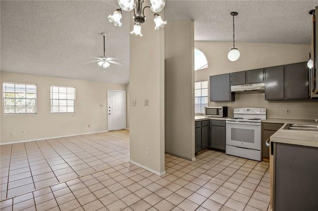8807 Pineridge DR A, Austin, TX 78729