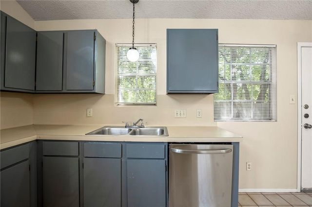 8807 Pineridge DR A, Austin, TX 78729
