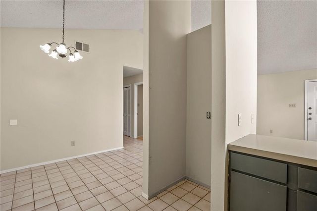 8807 Pineridge DR A, Austin, TX 78729