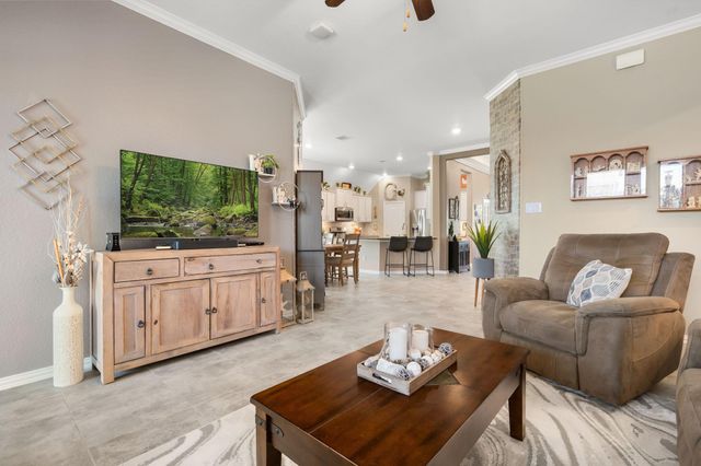 2204 Golden Laurel Drive, Conroe, TX 77304