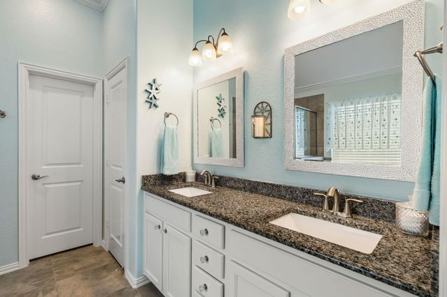 2204 Golden Laurel Drive, Conroe, TX 77304