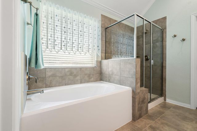 2204 Golden Laurel Drive, Conroe, TX 77304
