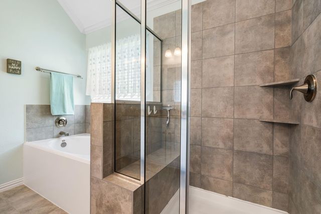 2204 Golden Laurel Drive, Conroe, TX 77304