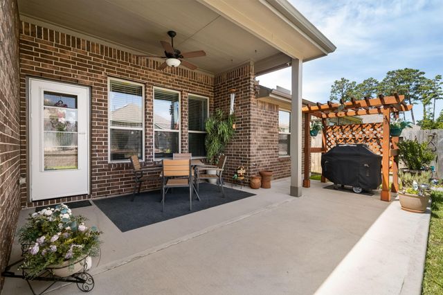 2204 Golden Laurel Drive, Conroe, TX 77304