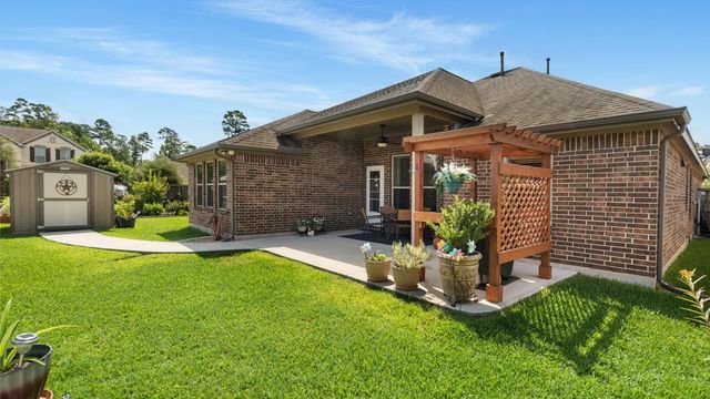 2204 Golden Laurel Drive, Conroe, TX 77304