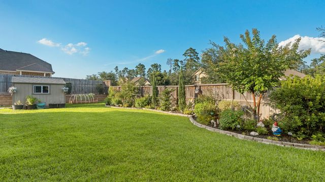 2204 Golden Laurel Drive, Conroe, TX 77304