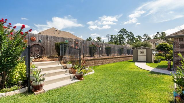 2204 Golden Laurel Drive, Conroe, TX 77304