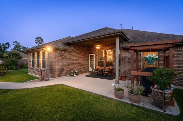 2204 Golden Laurel Drive, Conroe, TX 77304